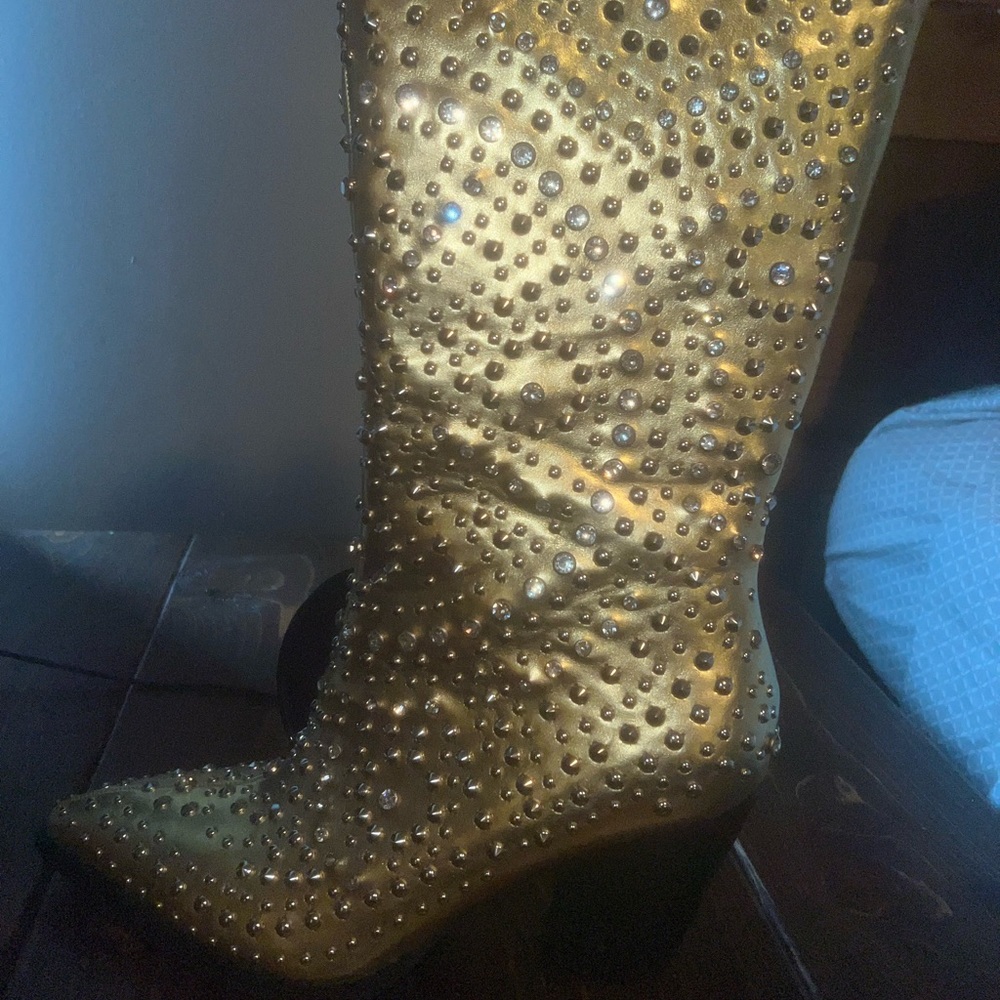 Calling all bold boots lovers!